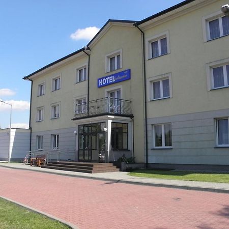 Hotel Julianow Warszawa Exteriör bild