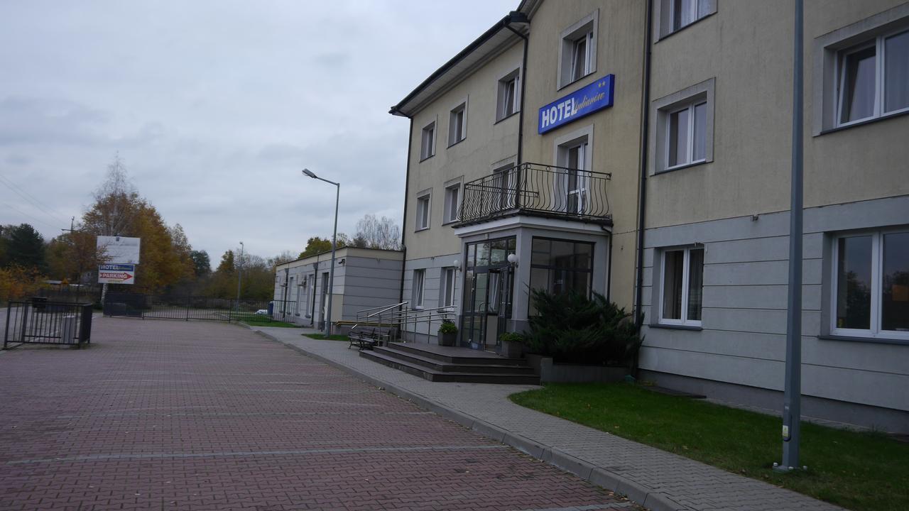 Hotel Julianow Warszawa Exteriör bild